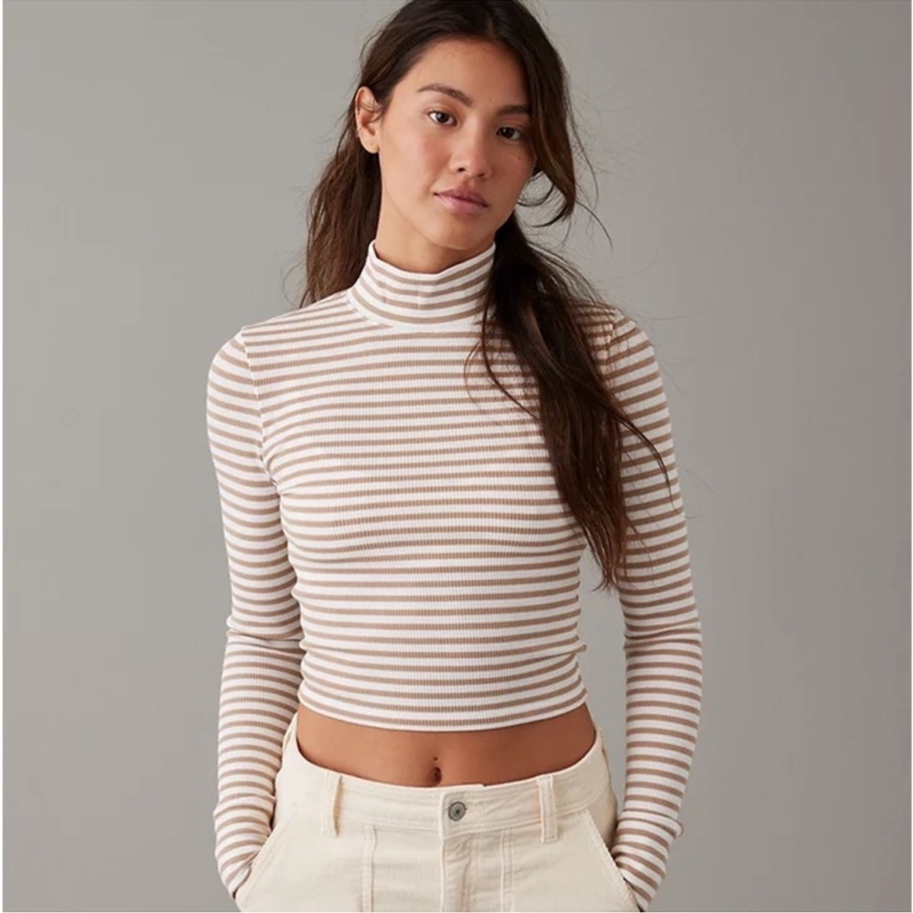 AMERICAN EAGLE stripped cropped turtleneck top
